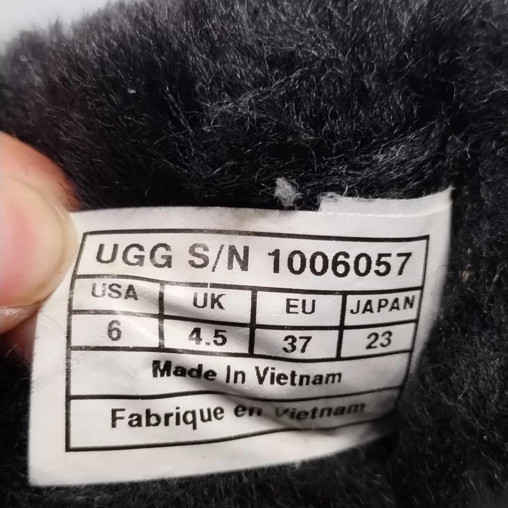 UGG Mini Bailey Bow Winter Snow Boots Womens US 6 Black Sheepskin Lined Comfort